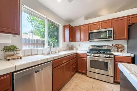 Kitchen - 1925 Jeanae Ct, Redding, CA 96002 photo 3 of 4
