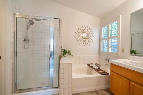 Bath - 1925 Jeanae Ct, Redding, CA 96002 photo 2 of 2