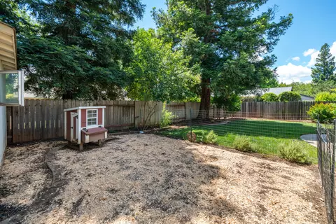 Exterior - 1925 Jeanae Ct, Redding, CA 96002 photo 10 of 14