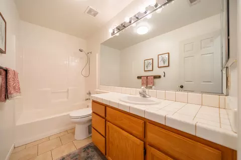 Bath - 1925 Jeanae Ct, Redding, CA 96002 photo 2 of 2
