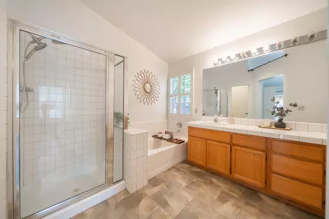 Bath - 1925 Jeanae Ct, Redding, CA 96002 photo 1 of 2