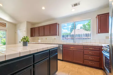 Kitchen - 1925 Jeanae Ct, Redding, CA 96002 photo 3 of 4