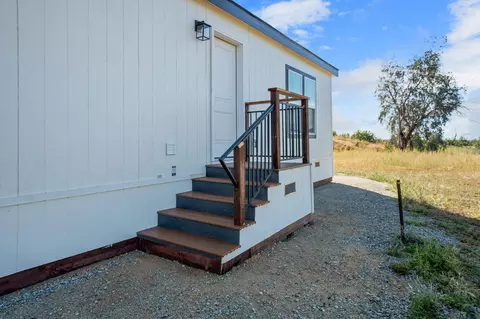 Exterior - 11258 Iron Mountain Rd, Redding, CA 96001 photo 3 of 4