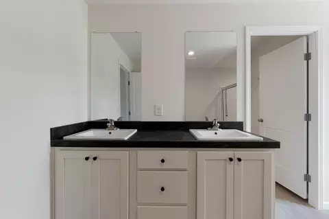 Bath - 11258 Iron Mountain Rd, Redding, CA 96001 photo 1 of 2