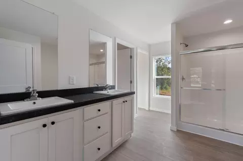 Bath - 11258 Iron Mountain Rd, Redding, CA 96001 photo 2 of 2
