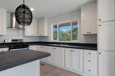 Kitchen - 11258 Iron Mountain Rd, Redding, CA 96001 photo 3 of 7