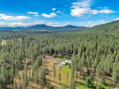 40596 Old School Rd, Fall River Mills, CA 96028
