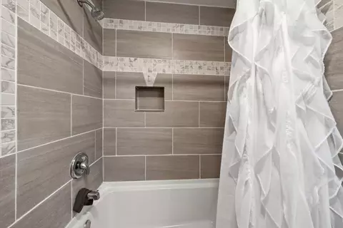 Bath - 33829 Constellation Dr, Shingletown, CA 96088 photo 2 of 2