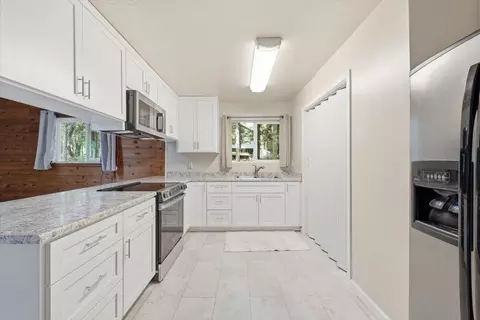 Kitchen - 33829 Constellation Dr, Shingletown, CA 96088 photo 2 of 2