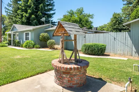 Exterior - 2470 Sacramento Dr, Redding, CA 96001 photo 16 of 28