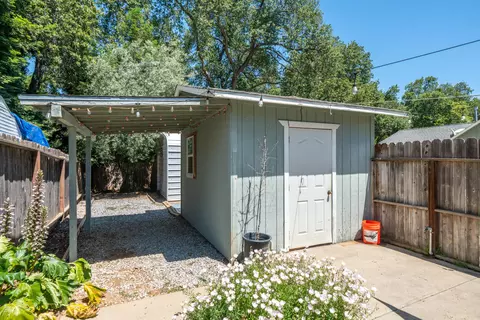 Exterior - 2470 Sacramento Dr, Redding, CA 96001 photo 11 of 28