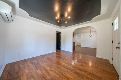 Living - 2470 Sacramento Dr, Redding, CA 96001 photo 2 of 7