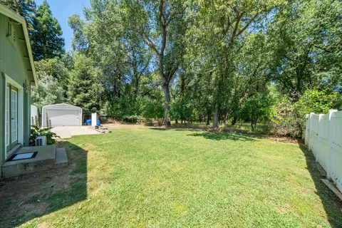 Exterior - 2470 Sacramento Dr, Redding, CA 96001 photo 19 of 28