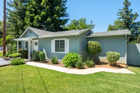 Exterior - 2470 Sacramento Dr, Redding, CA 96001 photo 7 of 28