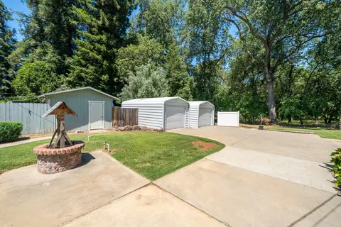 Exterior - 2470 Sacramento Dr, Redding, CA 96001 photo 15 of 28