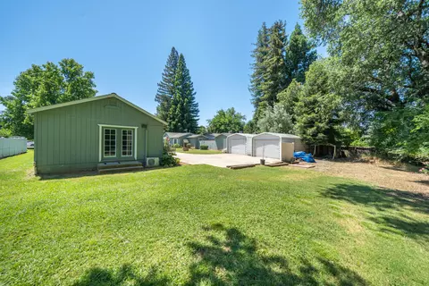 Exterior - 2470 Sacramento Dr, Redding, CA 96001 photo 20 of 28