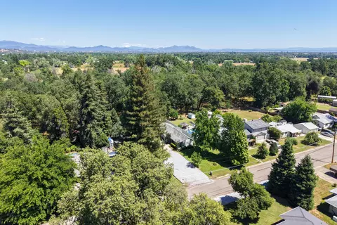View/Area - 2470 Sacramento Dr, Redding, CA 96001 photo 3 of 8