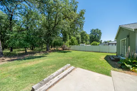 Exterior - 2470 Sacramento Dr, Redding, CA 96001 photo 18 of 28