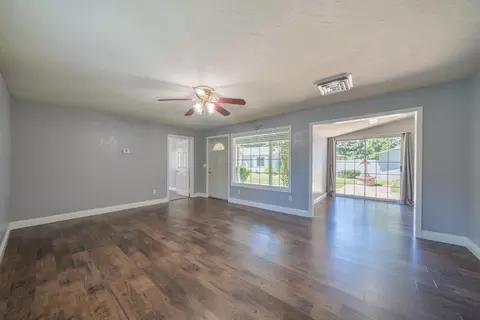 Living - 2470 Sacramento Dr, Redding, CA 96001 photo 7 of 7