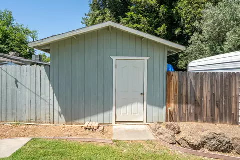 Exterior - 2470 Sacramento Dr, Redding, CA 96001 photo 17 of 28