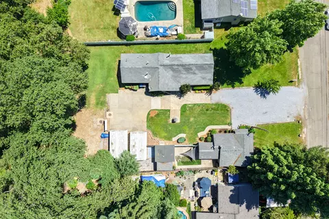 View/Area - 2470 Sacramento Dr, Redding, CA 96001 photo 7 of 8