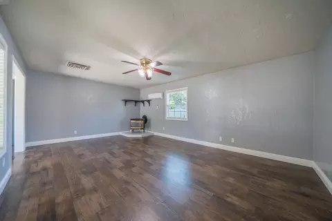 Living - 2470 Sacramento Dr, Redding, CA 96001 photo 5 of 7