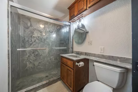 Bath - 2470 Sacramento Dr, Redding, CA 96001 photo 1 of 4