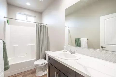 Bath - 2889 Ukonom Dr, Redding, CA 96002 photo 3 of 3