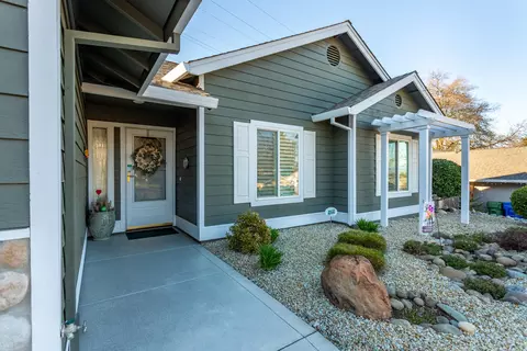 Exterior - 4746 Tralee Ln, Redding, CA 96001 photo 14 of 17