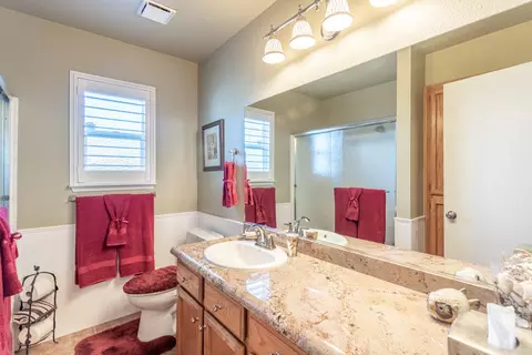 Bath - 4746 Tralee Ln, Redding, CA 96001 photo 5 of 5