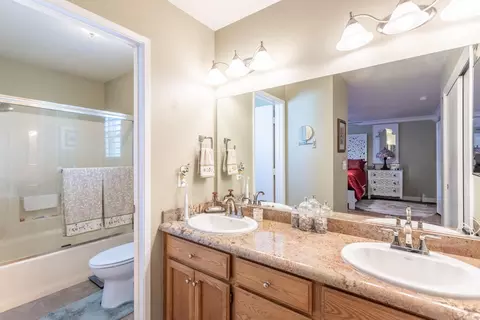 Bath - 4746 Tralee Ln, Redding, CA 96001 photo 2 of 5