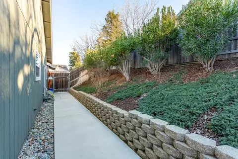 Exterior - 4746 Tralee Ln, Redding, CA 96001 photo 13 of 17