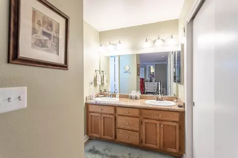 Bath - 4746 Tralee Ln, Redding, CA 96001 photo 1 of 5