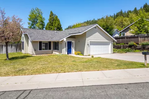 706 Glen Mar Dr, Mount Shasta, CA 96067