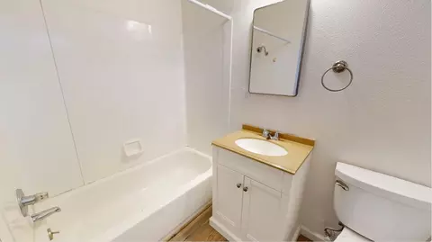 Bath - 1701 Manter Dr, Anderson, CA 96007 photo 3 of 4