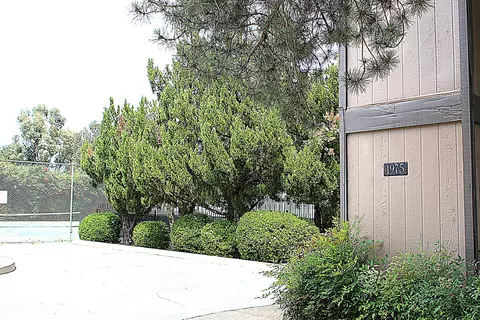 Exterior - 1975 Bechelli Ln, Redding, CA 96002 photo 2 of 7