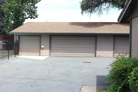 Exterior - 1975 Bechelli Ln, Redding, CA 96002 photo 3 of 7