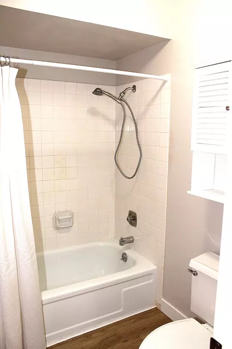 Bath - 1975 Bechelli Ln, Redding, CA 96002 photo 2 of 3