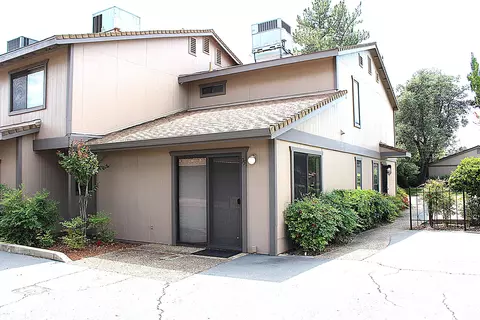 Exterior - 1975 Bechelli Ln, Redding, CA 96002 photo 4 of 7