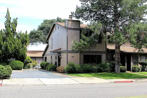1975 Bechelli Ln, Redding, CA 96002