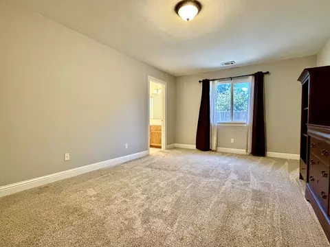 Bedroom - 2704 Western Oak Dr, Redding, CA 96002 photo 4 of 7