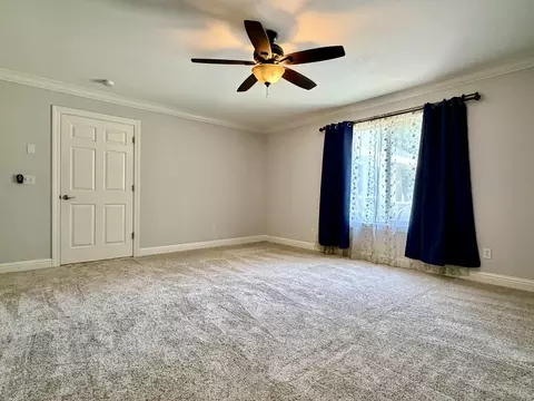 Bedroom - 2704 Western Oak Dr, Redding, CA 96002 photo 2 of 7