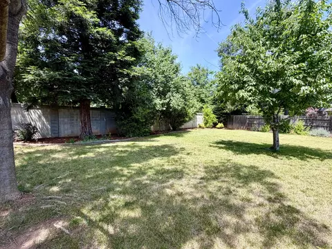 Exterior - 2704 Western Oak Dr, Redding, CA 96002 photo 5 of 13