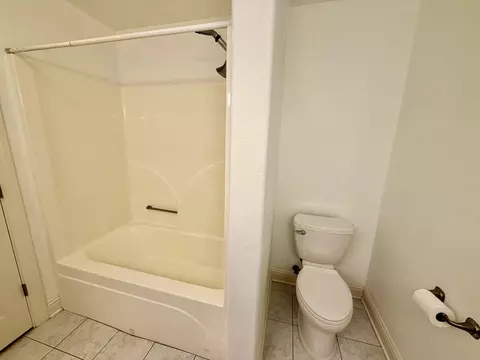 Bath - 2704 Western Oak Dr, Redding, CA 96002 photo 7 of 7