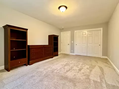Bedroom - 2704 Western Oak Dr, Redding, CA 96002 photo 3 of 7