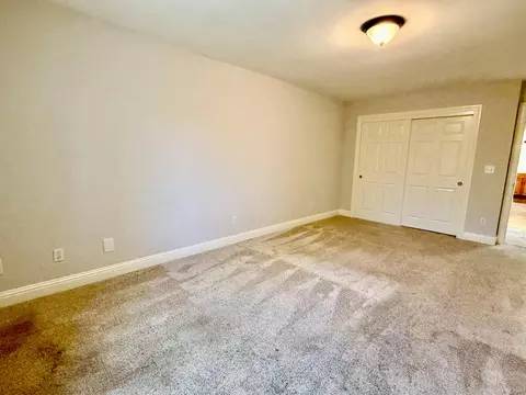 Bedroom - 2704 Western Oak Dr, Redding, CA 96002 photo 6 of 7