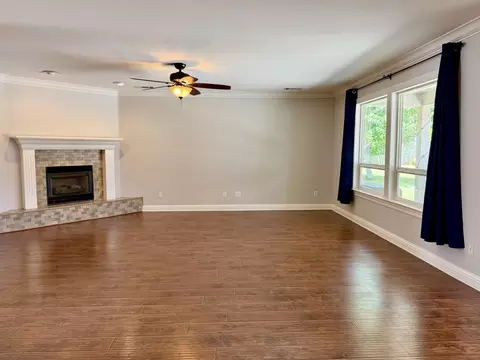 Living - 2704 Western Oak Dr, Redding, CA 96002 photo 2 of 4
