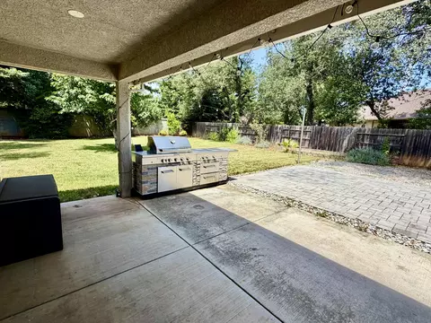 Exterior - 2704 Western Oak Dr, Redding, CA 96002 photo 2 of 13