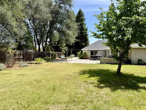 Exterior - 2704 Western Oak Dr, Redding, CA 96002 photo 7 of 13