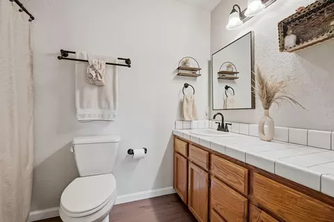 Bath - 6834 Irving Rd, Redding, CA 96001 photo 2 of 2
